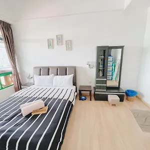 View Homestay: Balcony Near Jonker Street Apartment Malacca